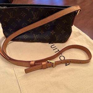 Louis Vuitton cross shoulder bag